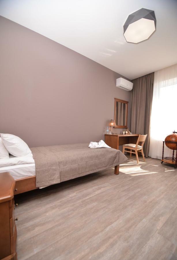 Geography Hotel Veresneve Eksteriør billede